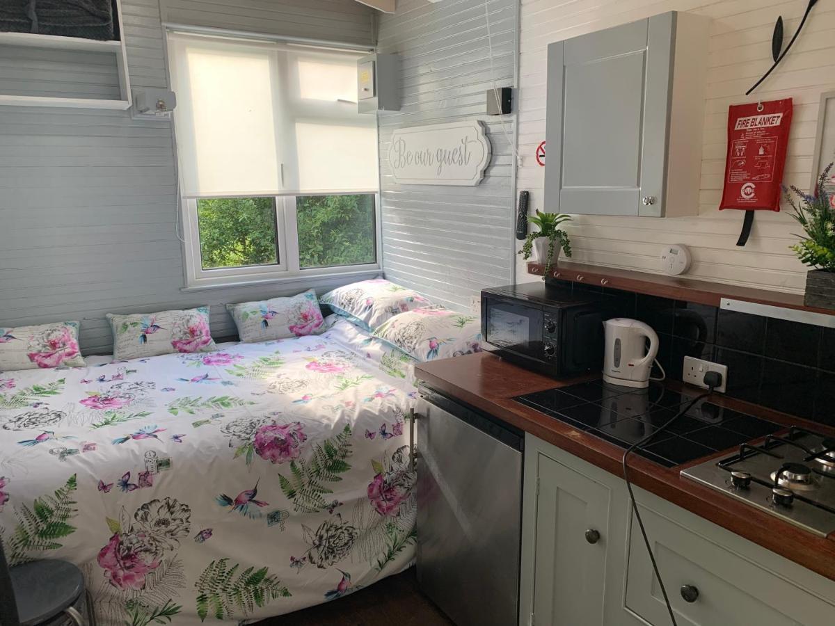 Shepherds Hut Bath Wick  Bagian luar foto
