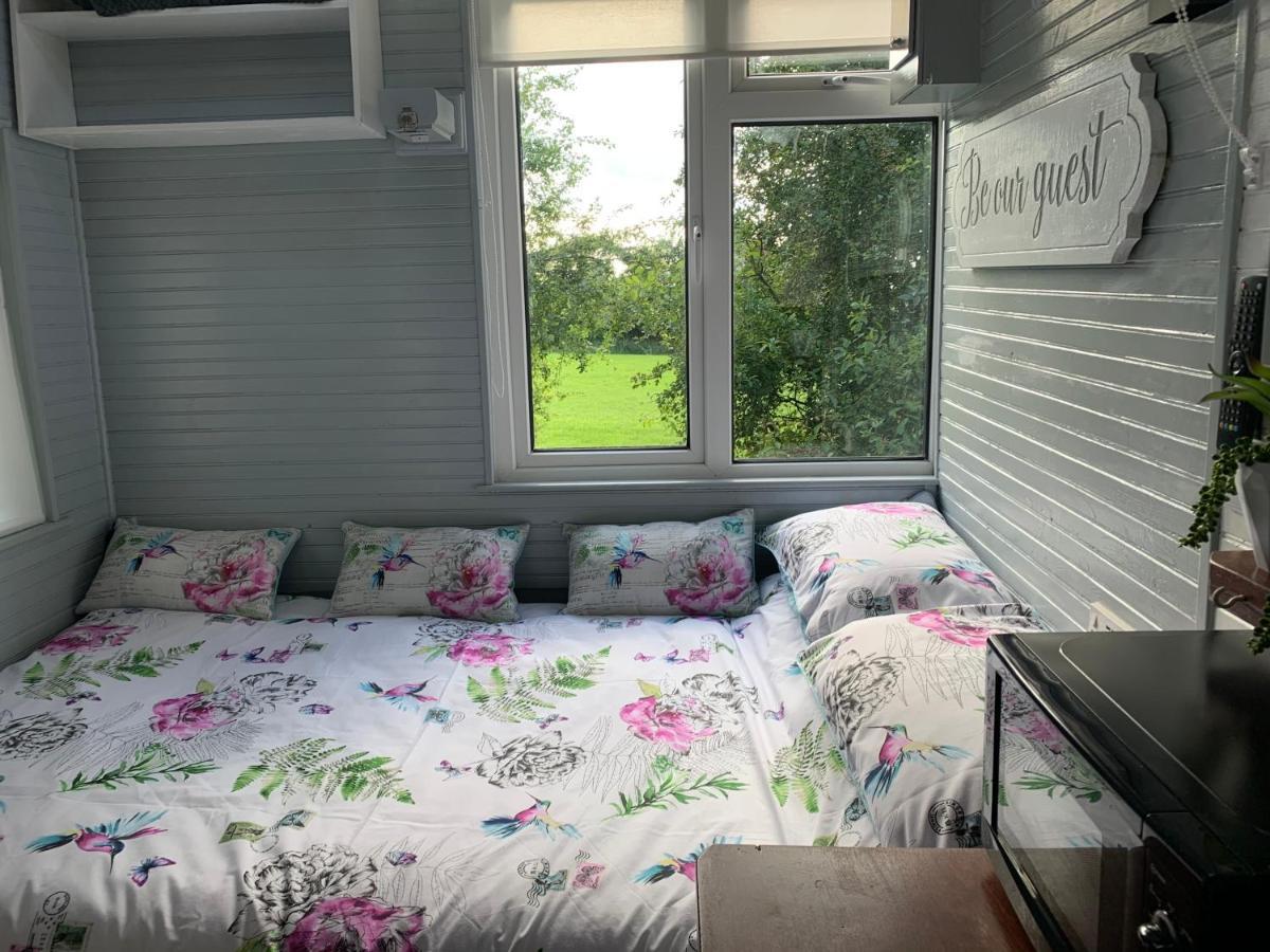 Shepherds Hut Bath Wick  Bagian luar foto