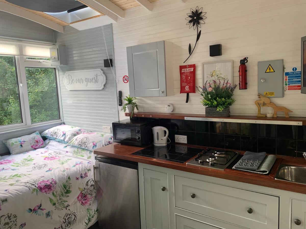 Shepherds Hut Bath Wick  Bagian luar foto
