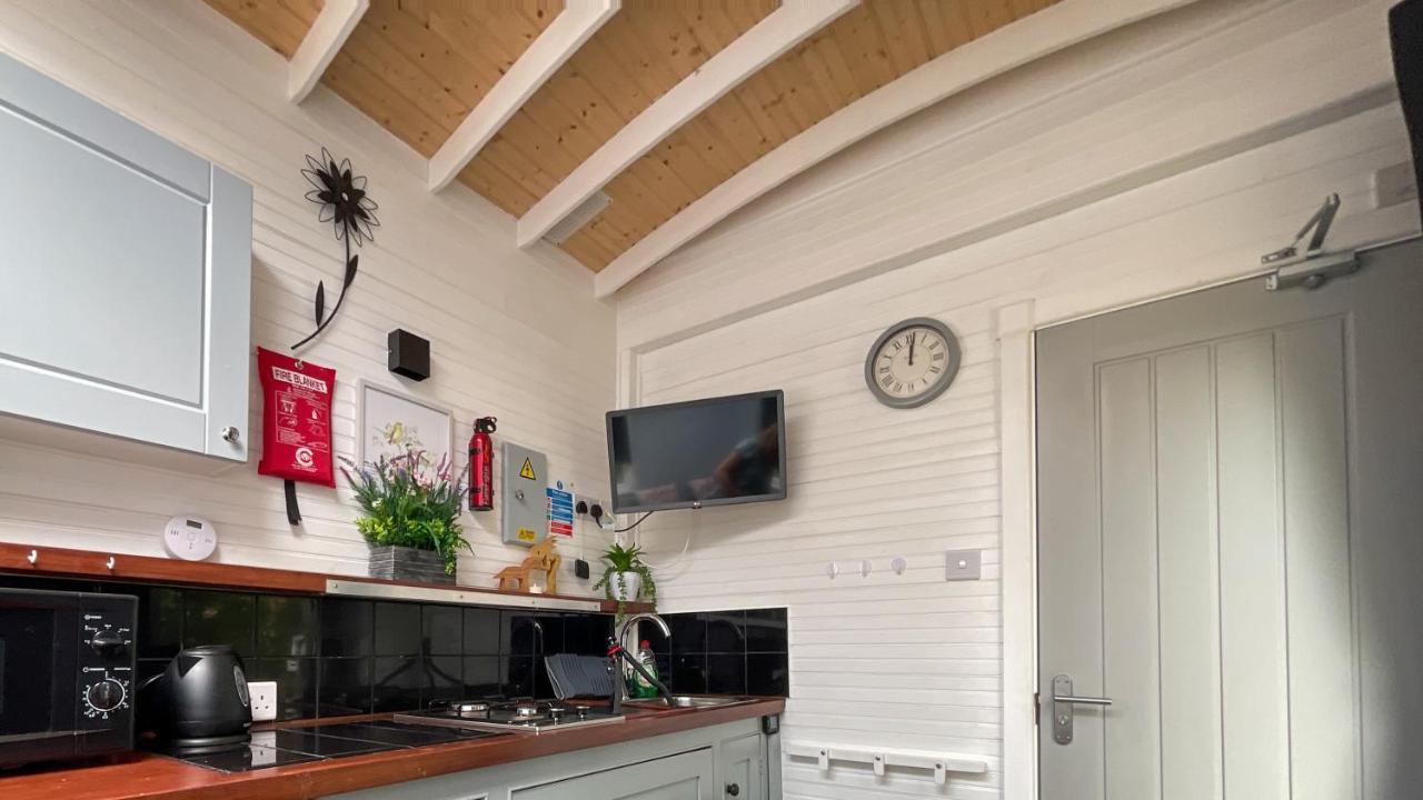 Shepherds Hut Bath Wick  Bagian luar foto