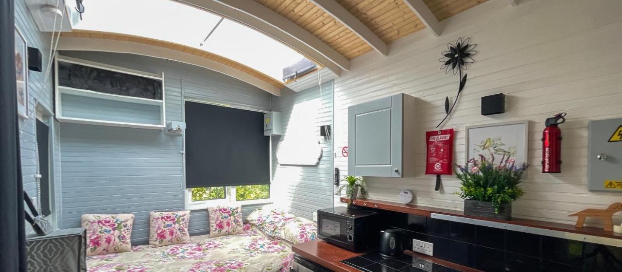 Shepherds Hut Bath Wick  Bagian luar foto